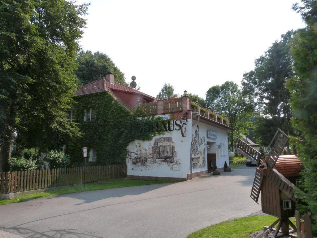 Landhaus Dargelin Hotel Behrenhoff Exterior photo
