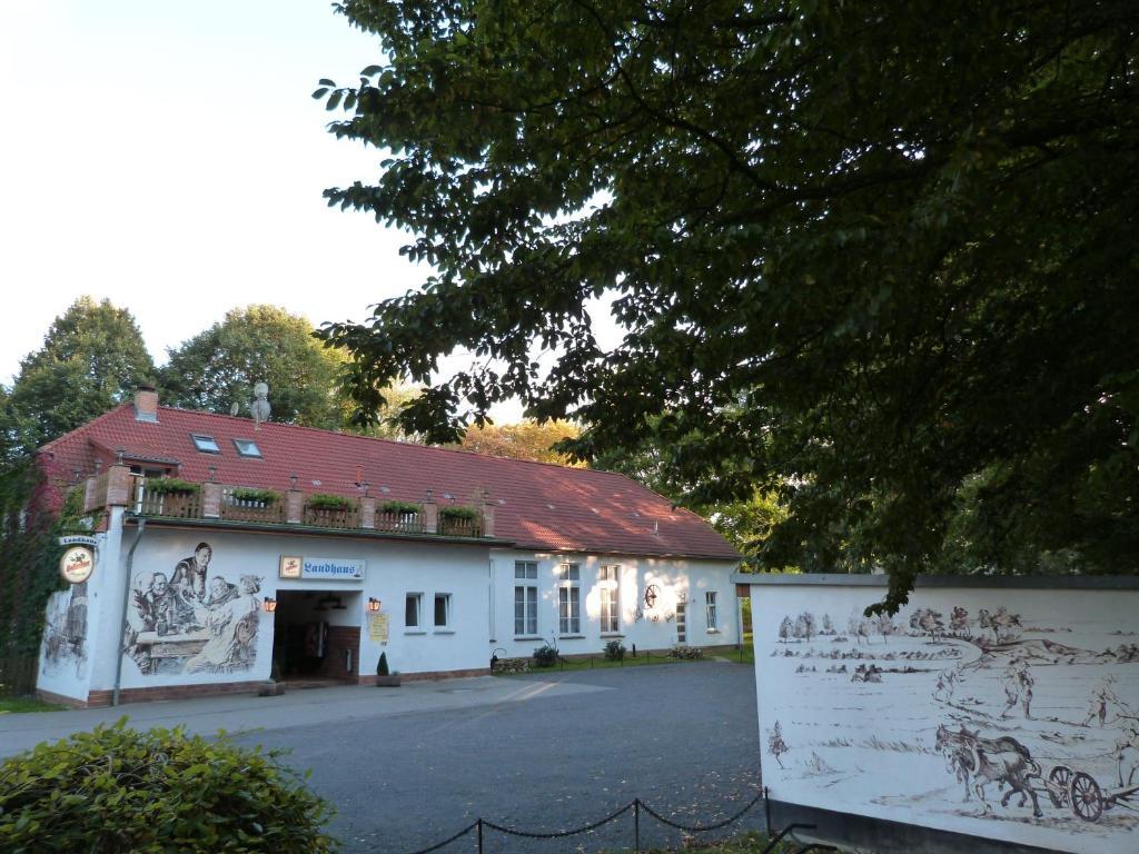 Landhaus Dargelin Hotel Behrenhoff Exterior photo